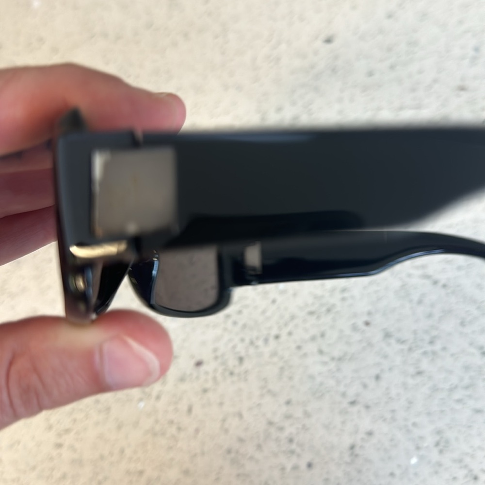 Gucci Rectangle Sunglasses Black Frames - image 4